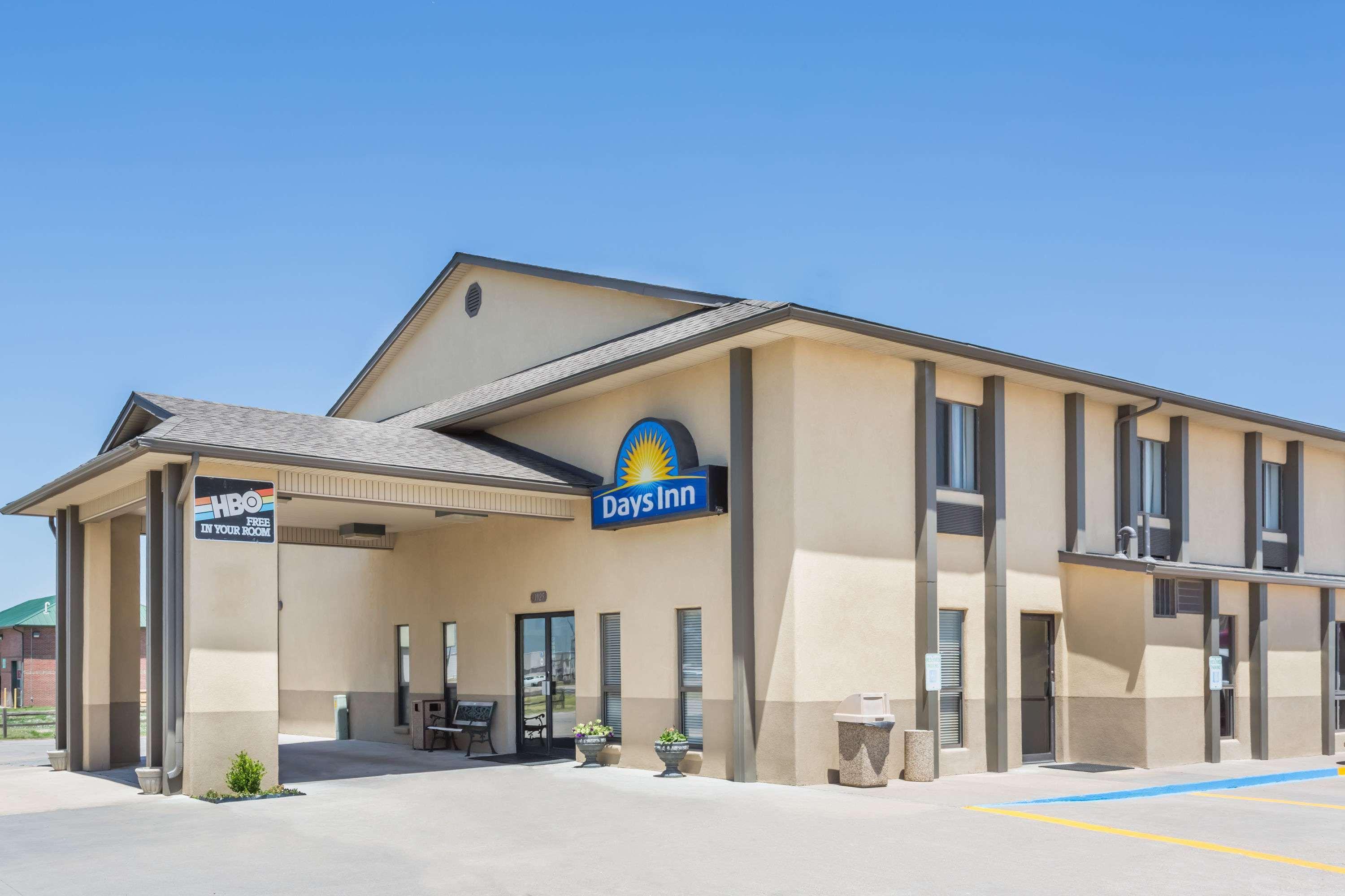 Days Inn By Wyndham Колби Экстерьер фото
